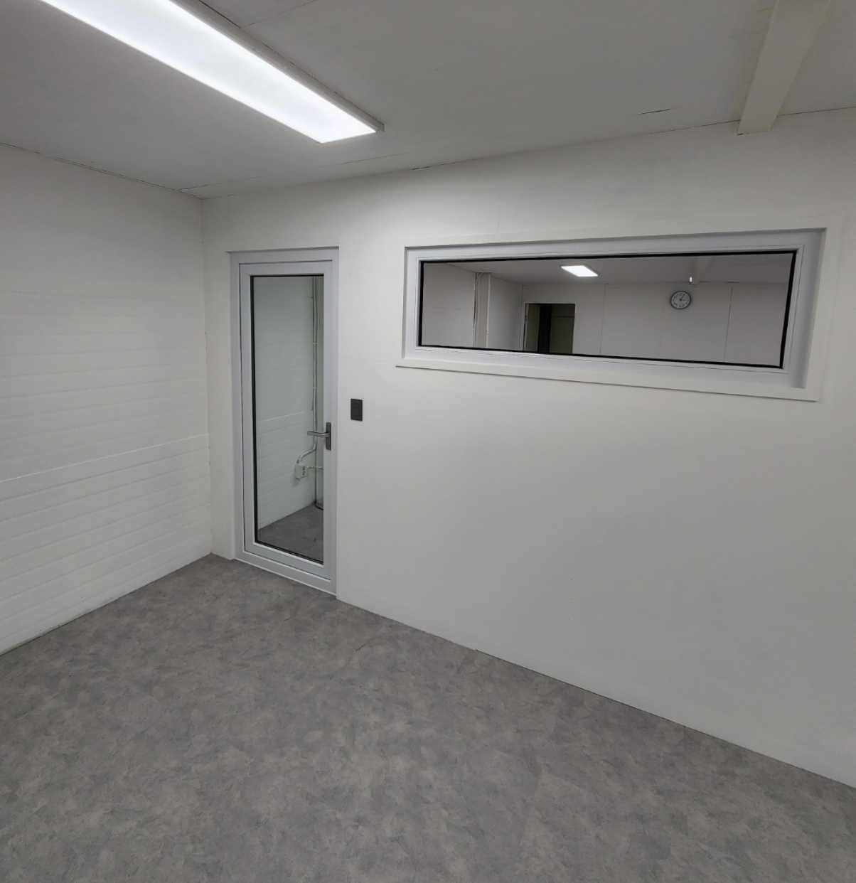 Glass soundproof door and studio window